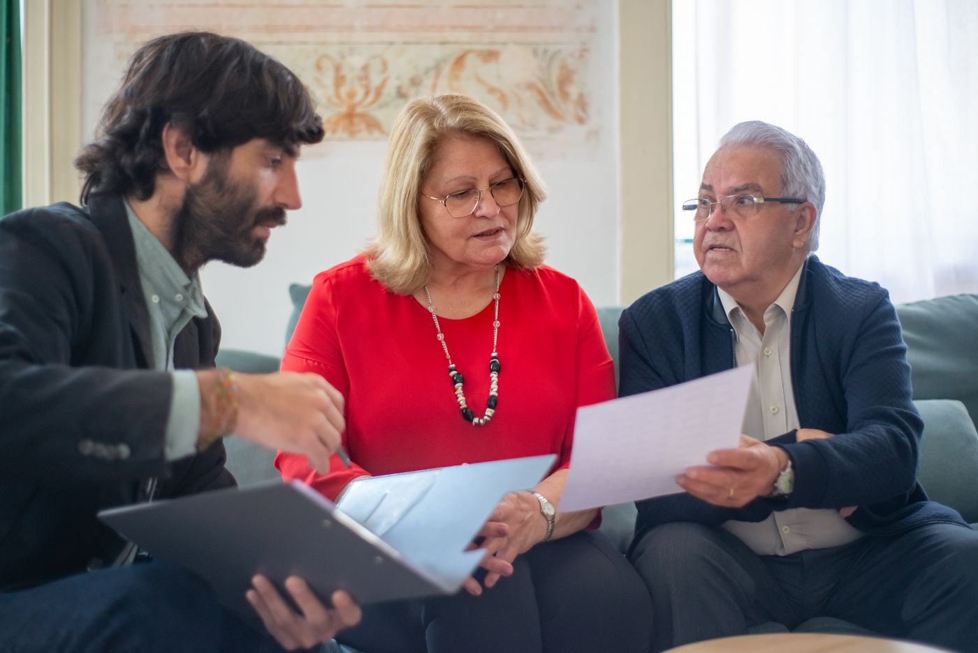 An advisor talking with a family at a kitchen table